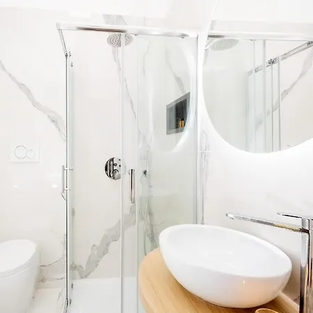Suite Apartment con Jacuzzi in Piazzetta Capri Esterno foto