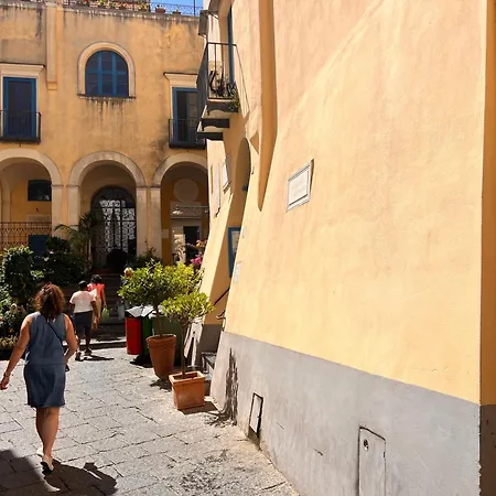 Suite Apartment con Jacuzzi in Piazzetta Capri Esterno foto