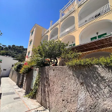 Suite Apartment con Jacuzzi in Piazzetta Capri Esterno foto