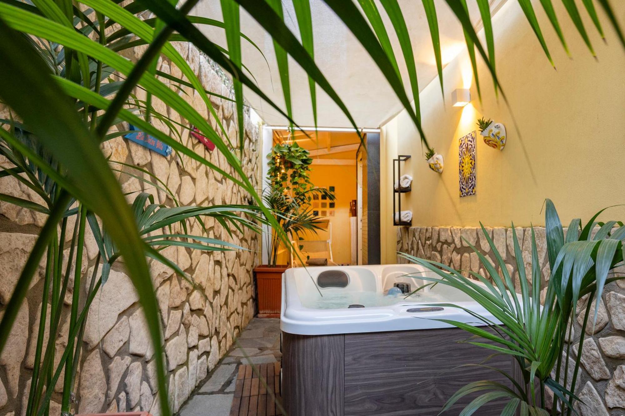 Con Jacuzzi In Piazzetta Holiday home